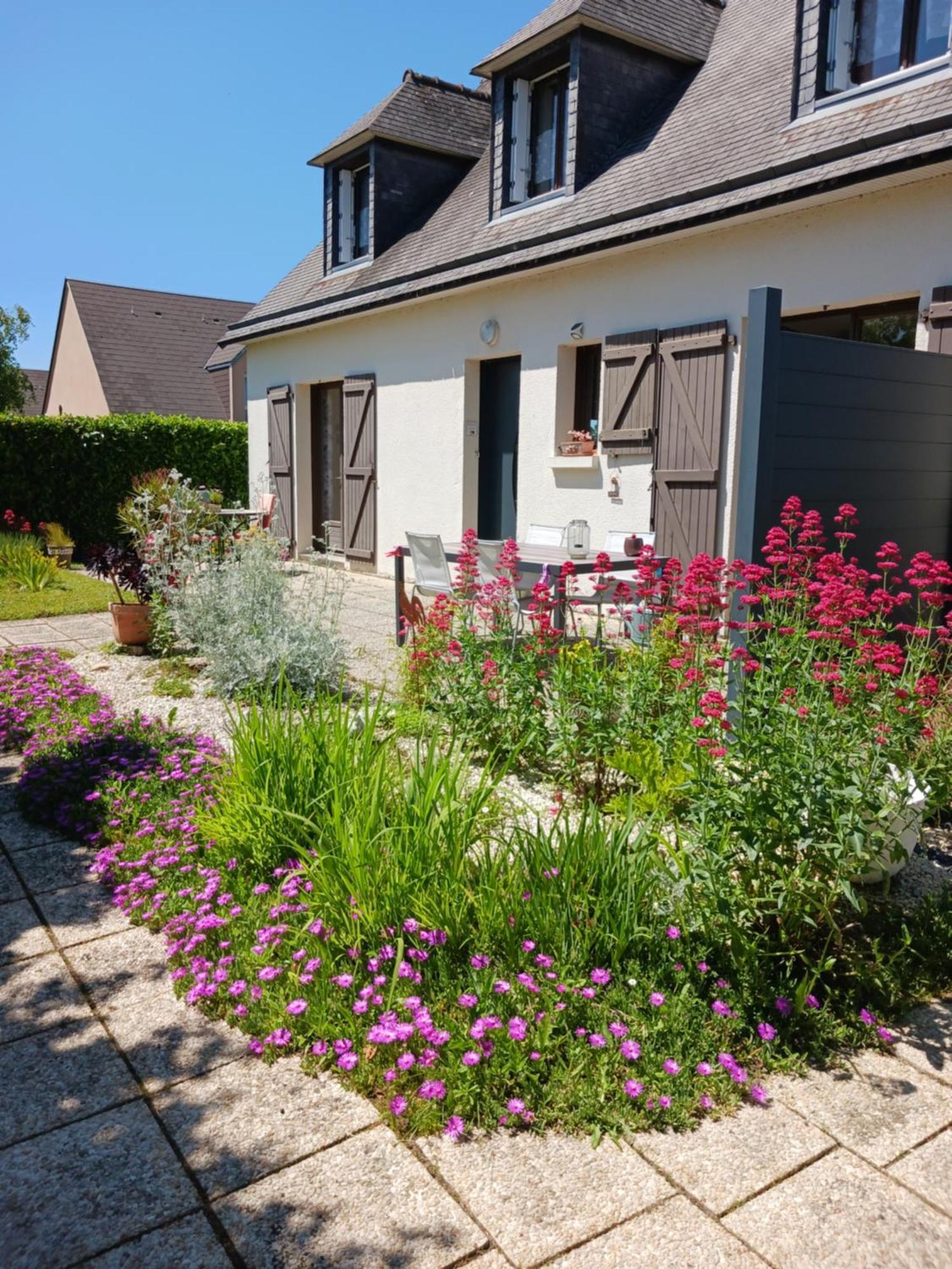 Chambres D'Hotes Du Clos Du Roi Pontorson Exterior photo